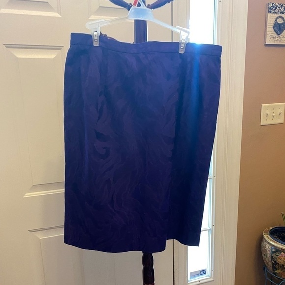RIMINI 2 PIECE PURPLE SKIRT SUIT SIZE 16 - Picture 7 of 12